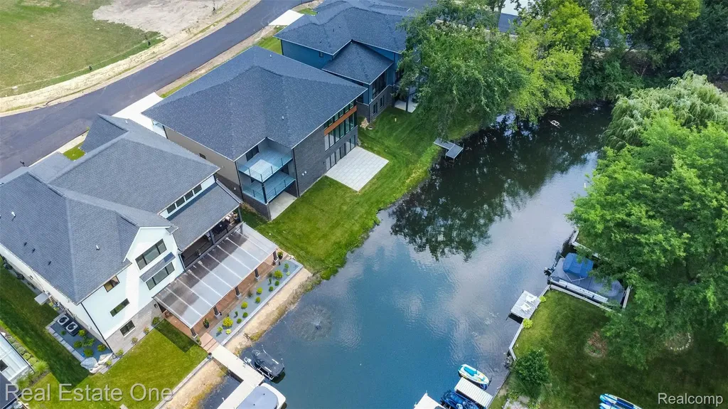 1830 Sadie Shore Drive Commerce Charter Township MI 48382