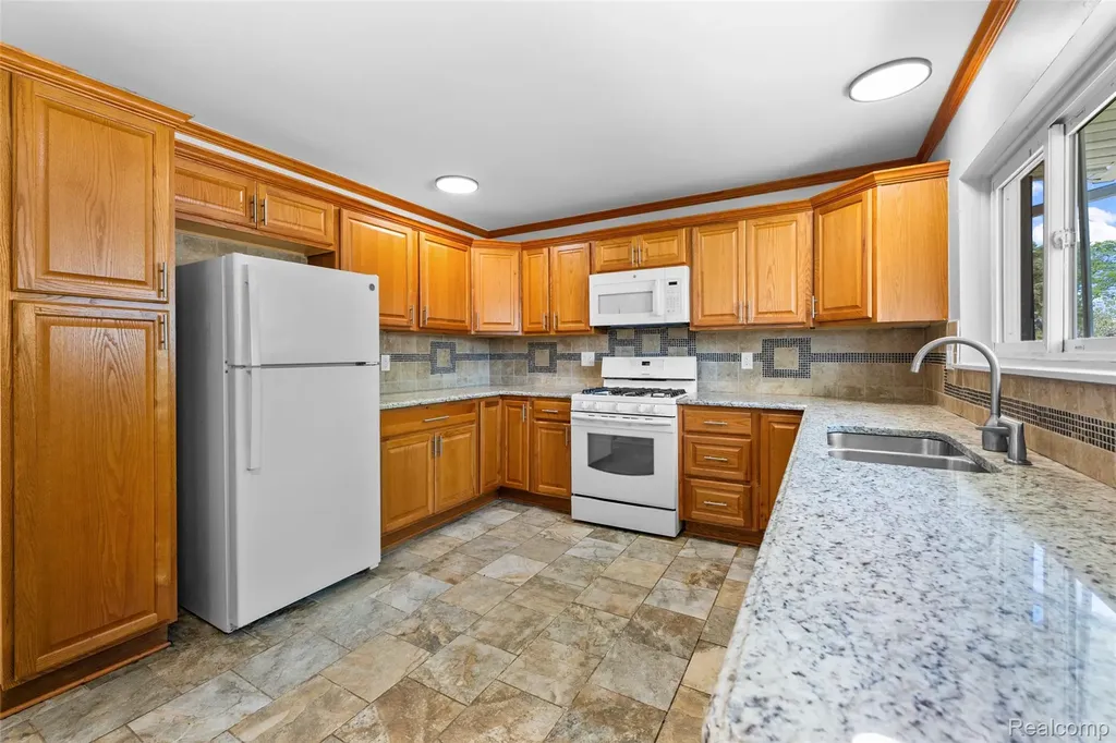 2268 Serra Drive Sterling Heights City MI 48310