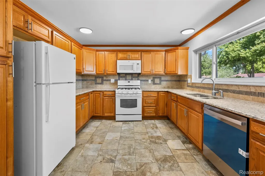 2268 Serra Drive Sterling Heights City MI 48310