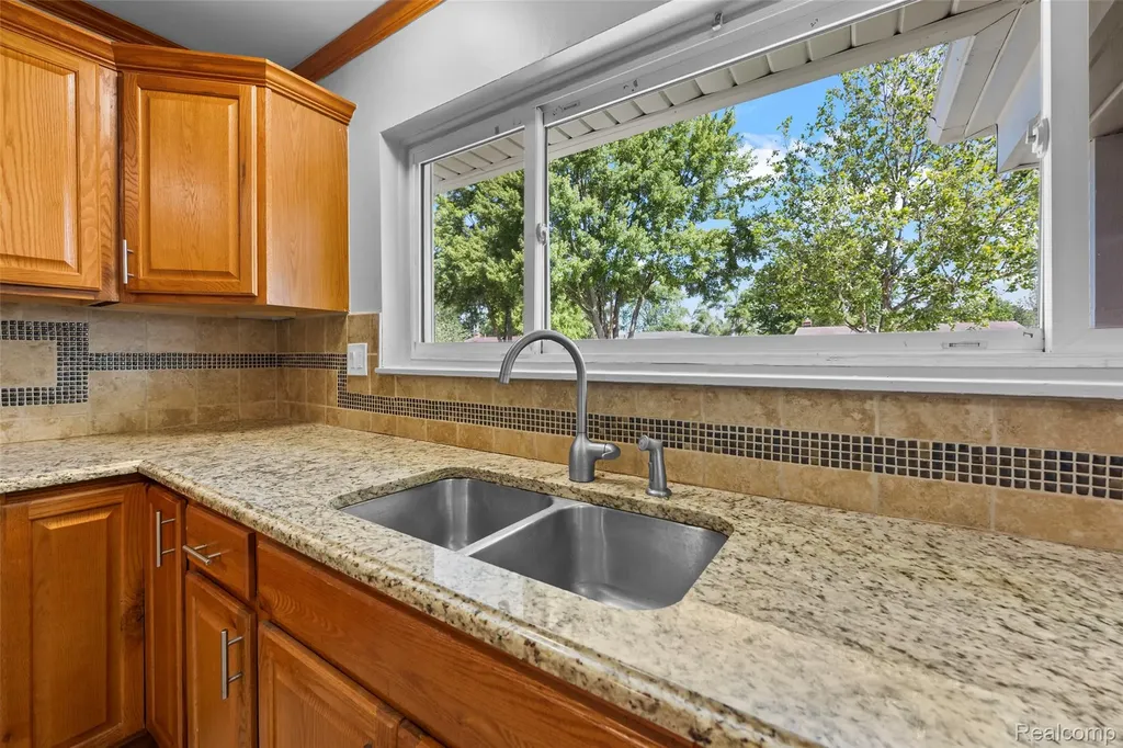 2268 Serra Drive Sterling Heights City MI 48310