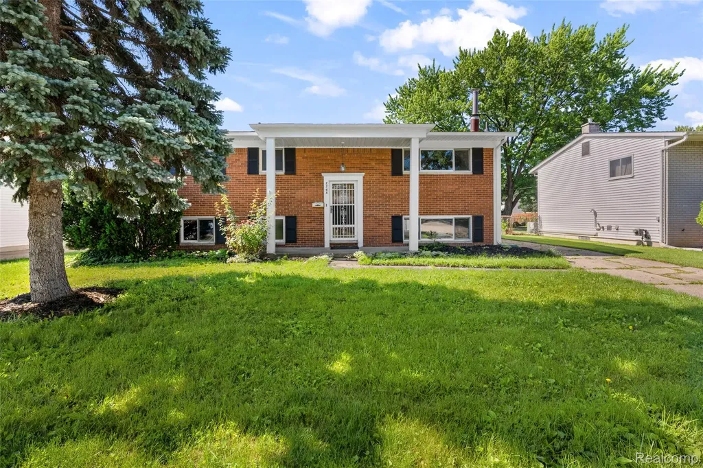 2268 Serra Drive Sterling Heights City MI 48310