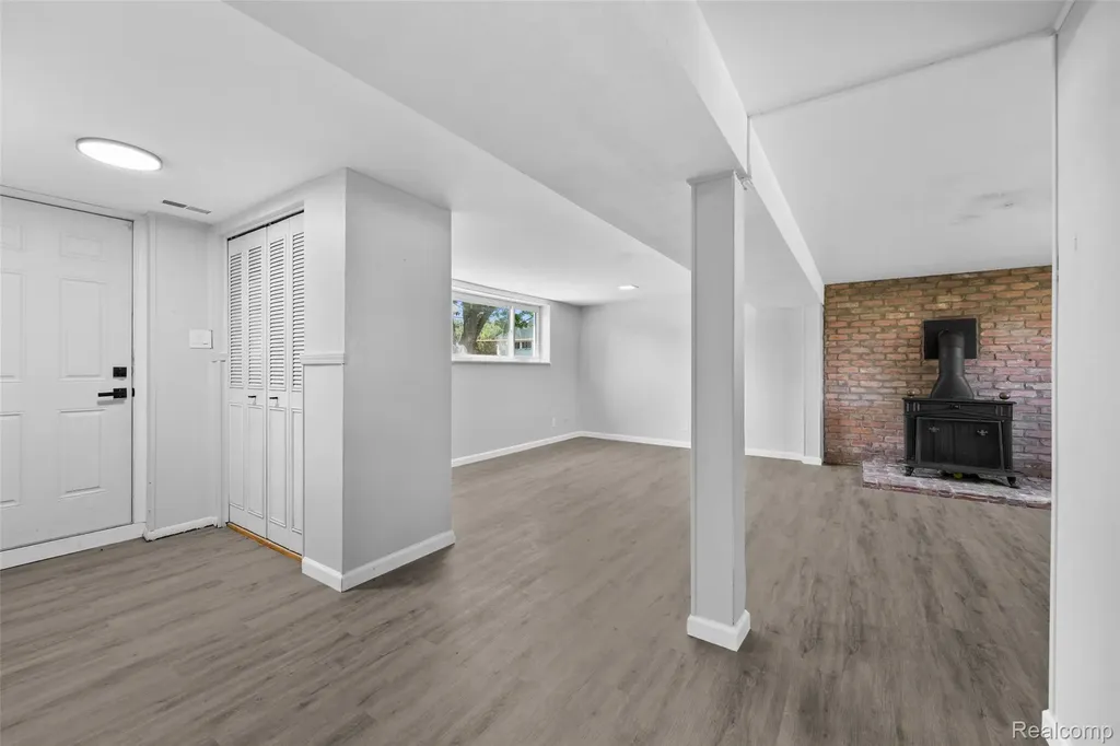 2268 Serra Drive Sterling Heights City MI 48310