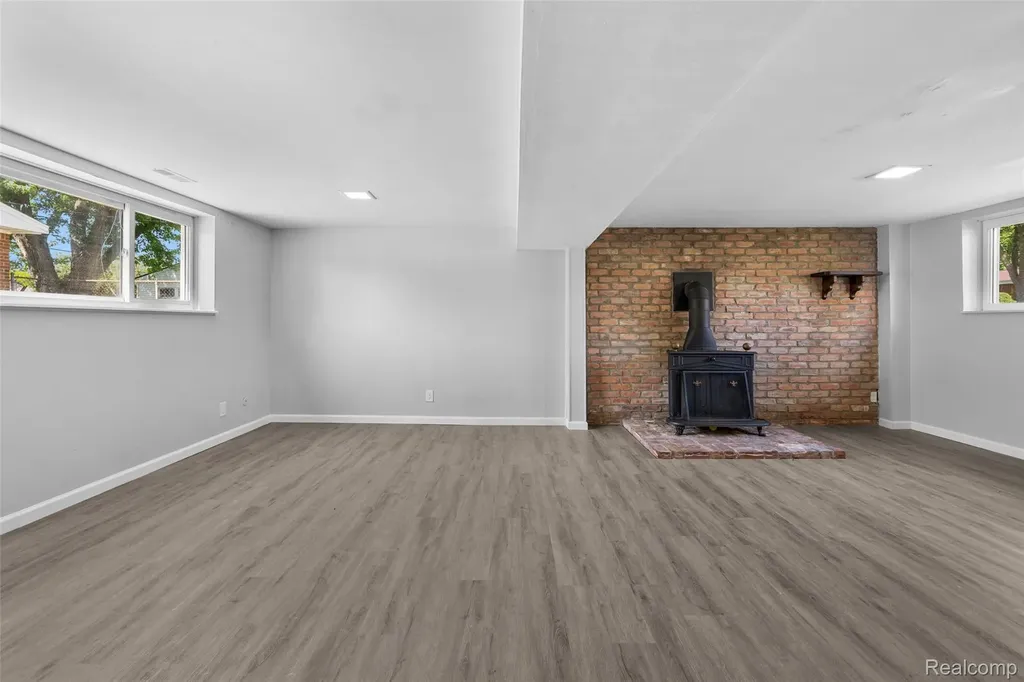 2268 Serra Drive Sterling Heights City MI 48310