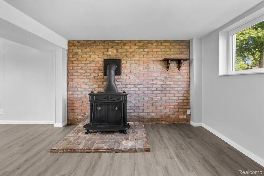 2268 Serra Drive Sterling Heights City MI 48310