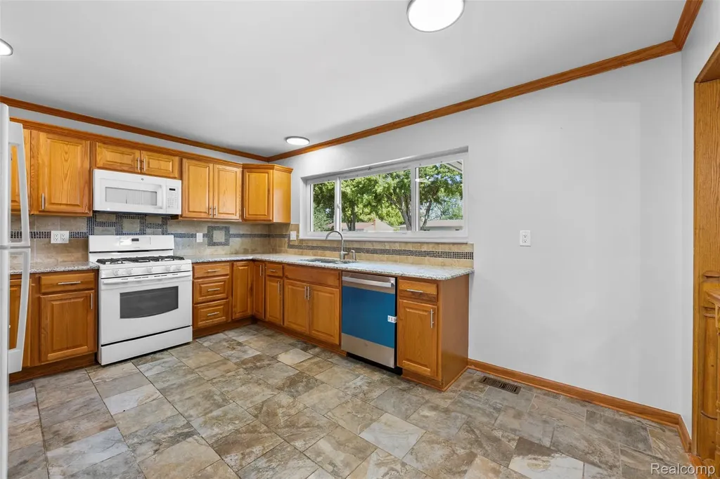 2268 Serra Drive Sterling Heights City MI 48310