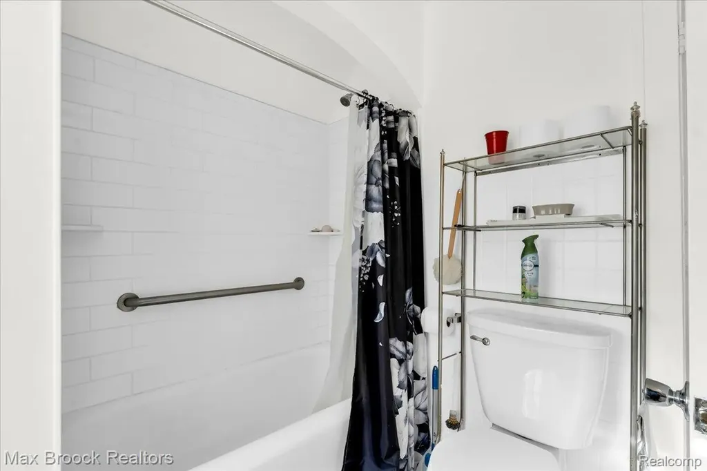 224 Cherokee Road Pontiac City MI 48341