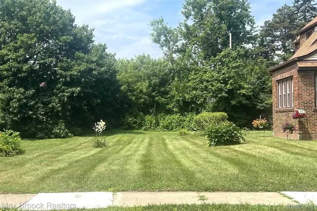 224 Cherokee Road Pontiac City MI 48341
