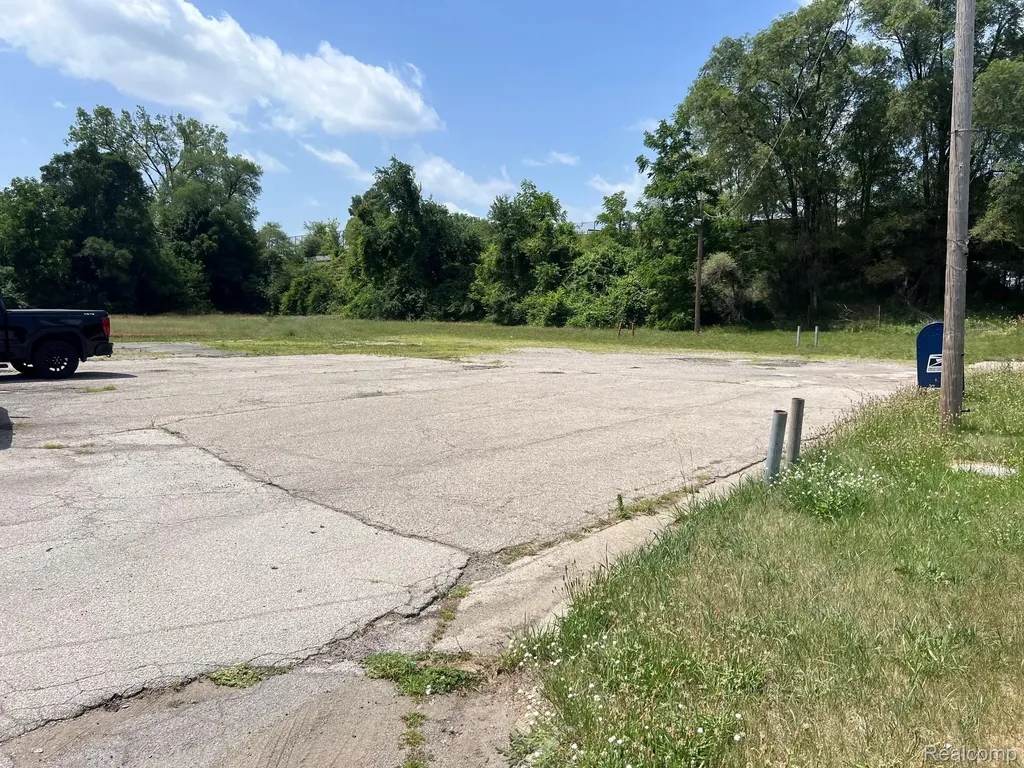 1530 E Michigan Avenue York Charter Township MI 48198