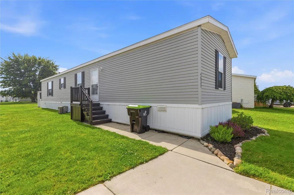 46545 Le Grande Boulevard Macomb Township MI 48044