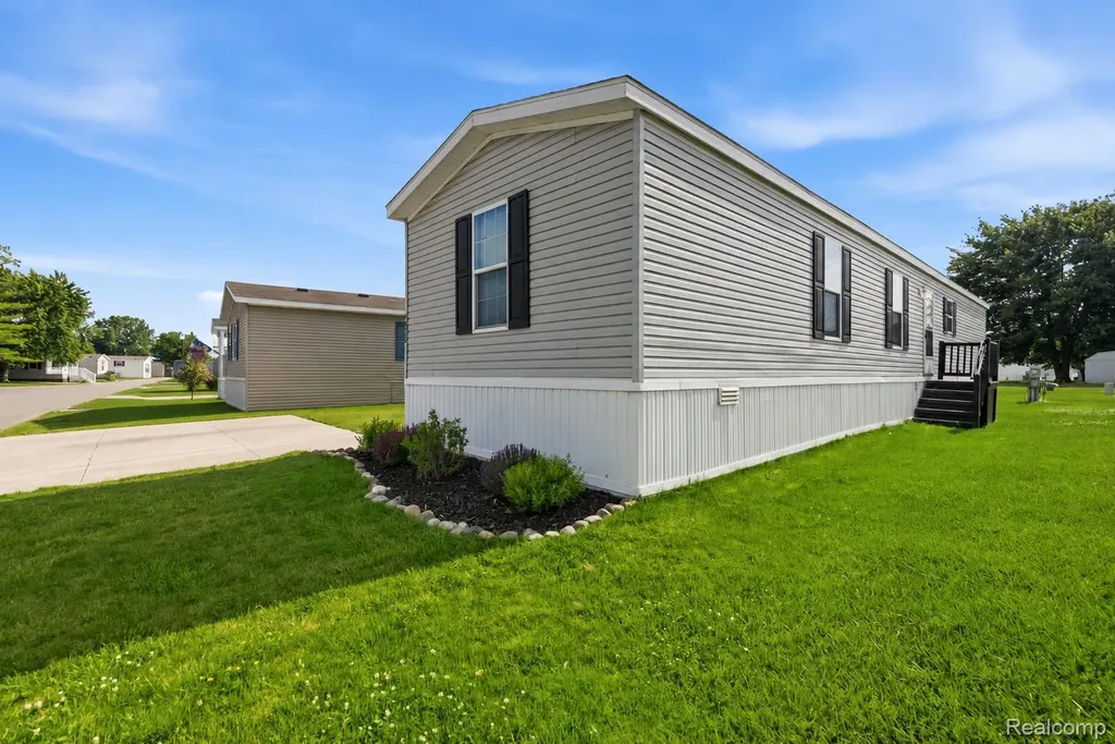 46545 Le Grande Boulevard Macomb Township MI 48044