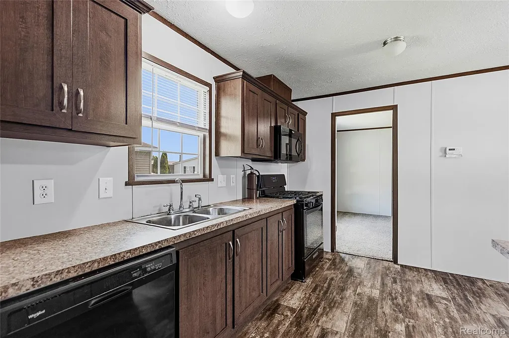 46545 Le Grande Boulevard Macomb Township MI 48044