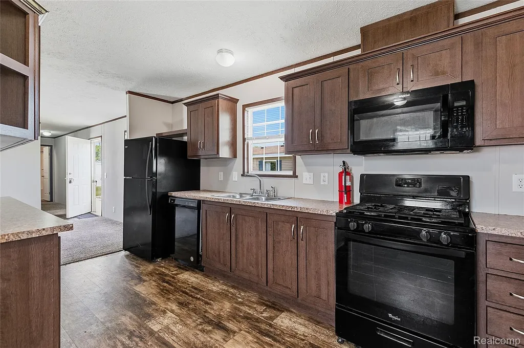 46545 Le Grande Boulevard Macomb Township MI 48044