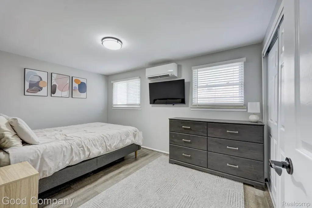 2954 Harvard Road Berkley City MI 48072
