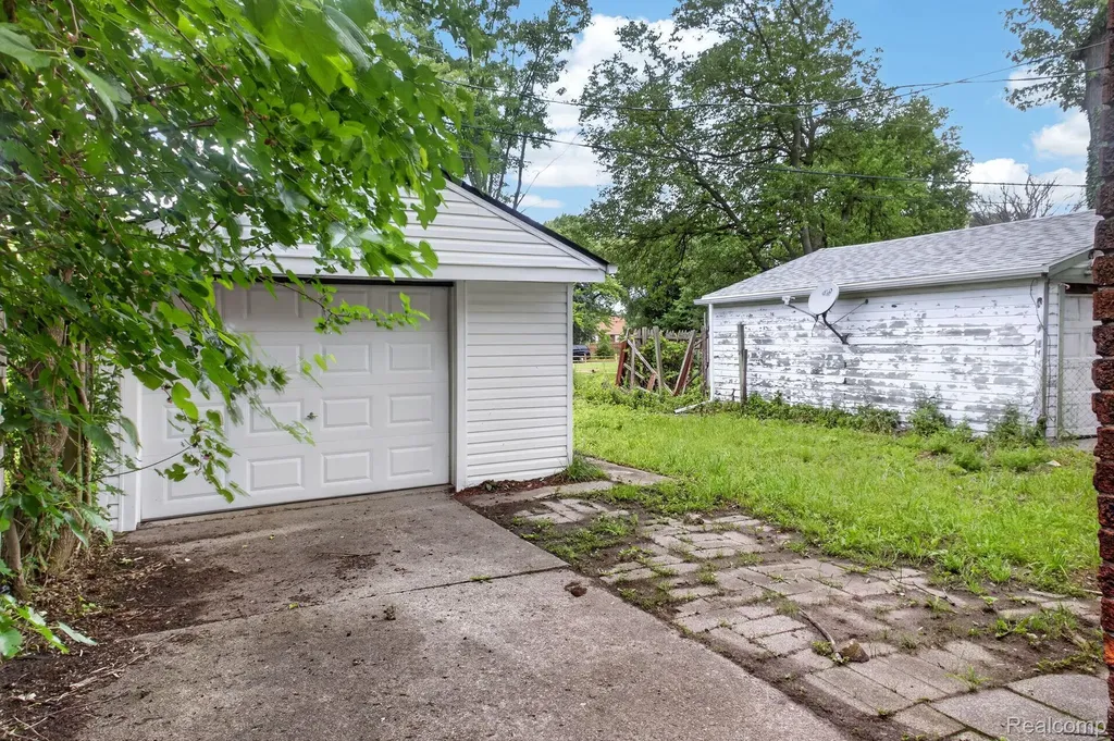 9297 Mckinney Street Detroit City MI 48224