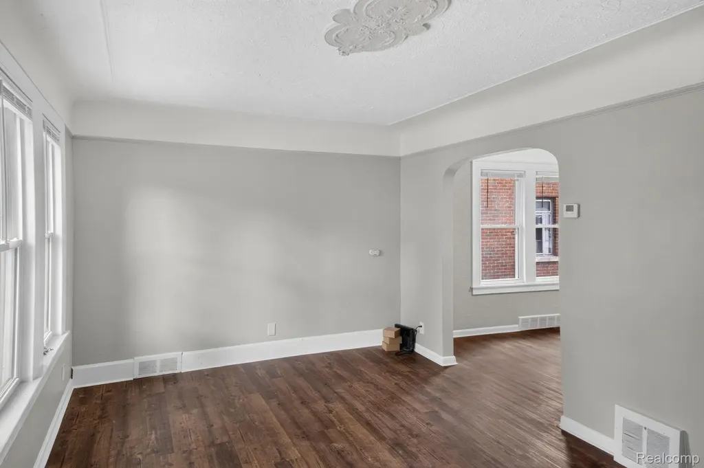 9297 Mckinney Street Detroit City MI 48224