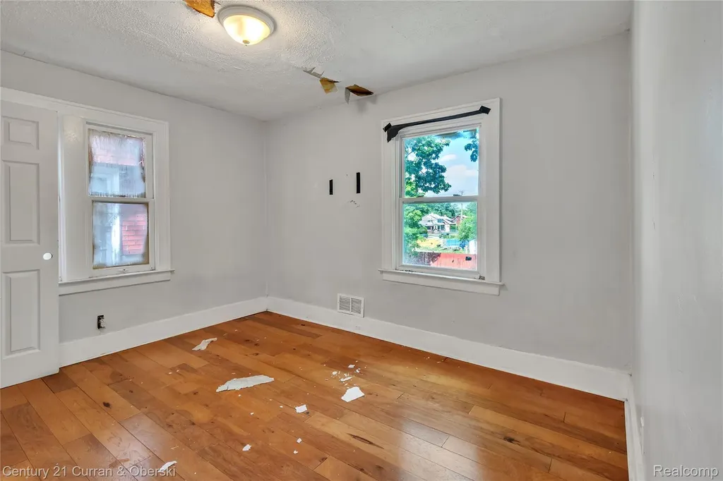 16523 Log Cabin Street Detroit City MI 48203