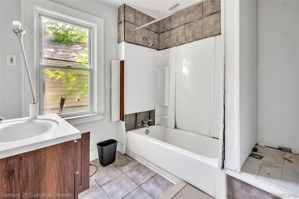 16523 Log Cabin Street Detroit City MI 48203