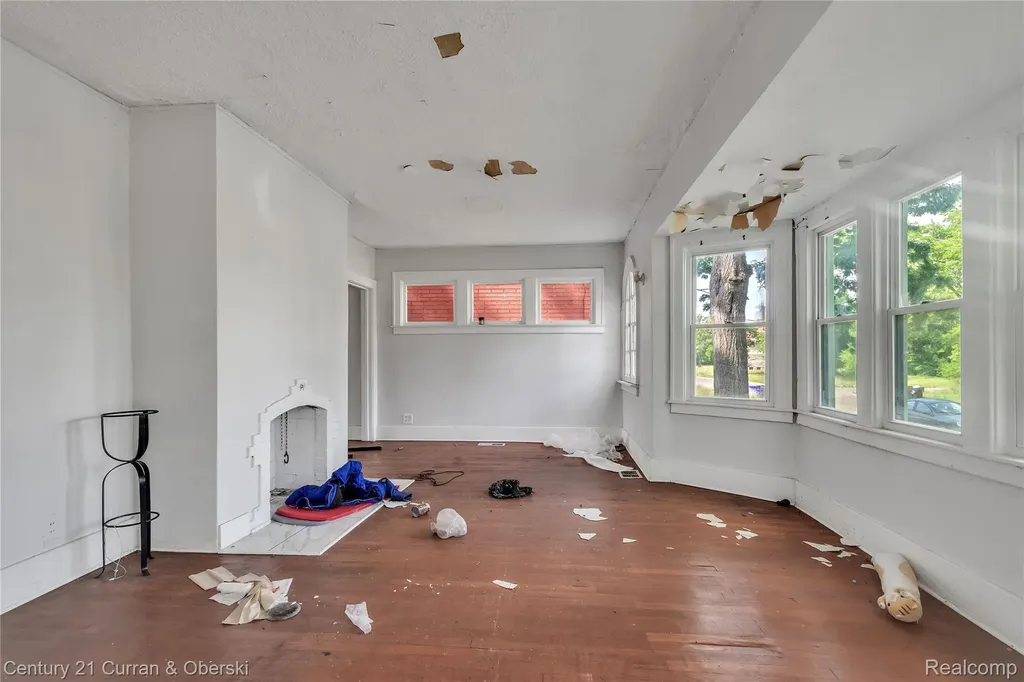 16523 Log Cabin Street Detroit City MI 48203