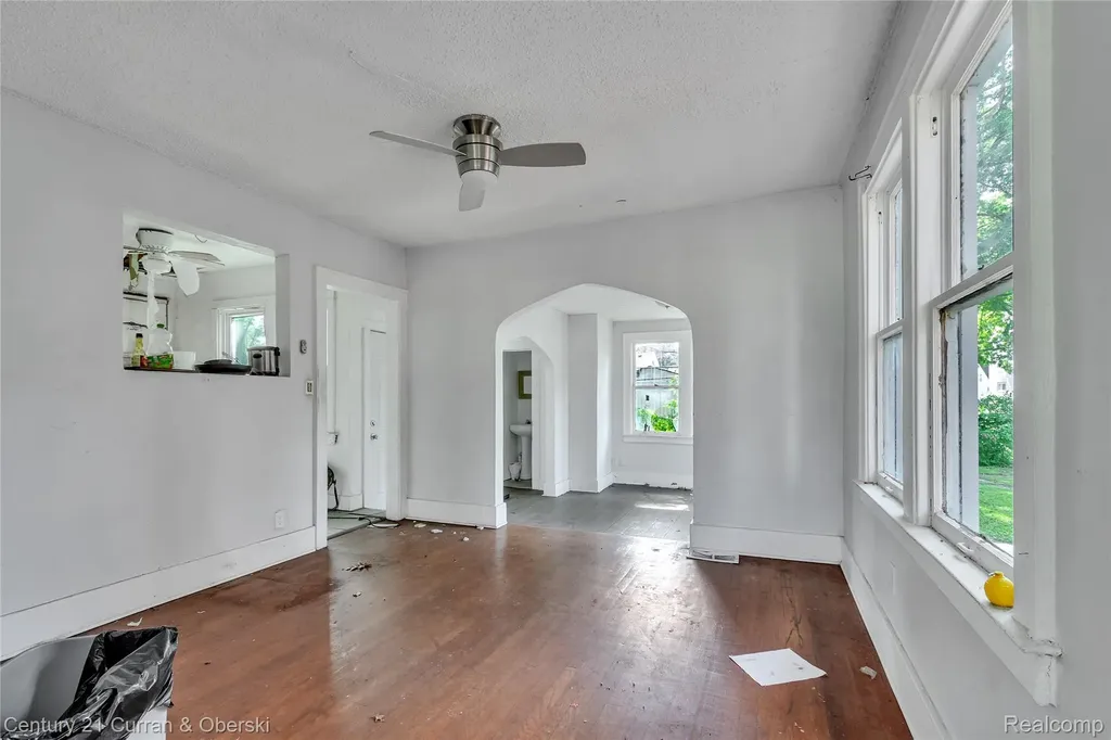 16523 Log Cabin Street Detroit City MI 48203