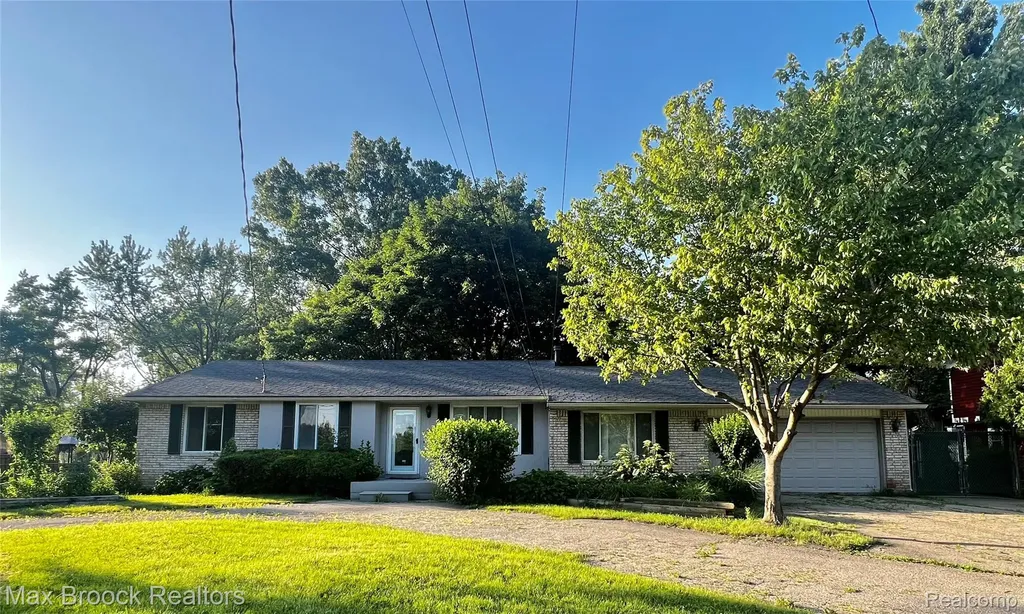 2103 Virginia Drive Troy City MI 48083