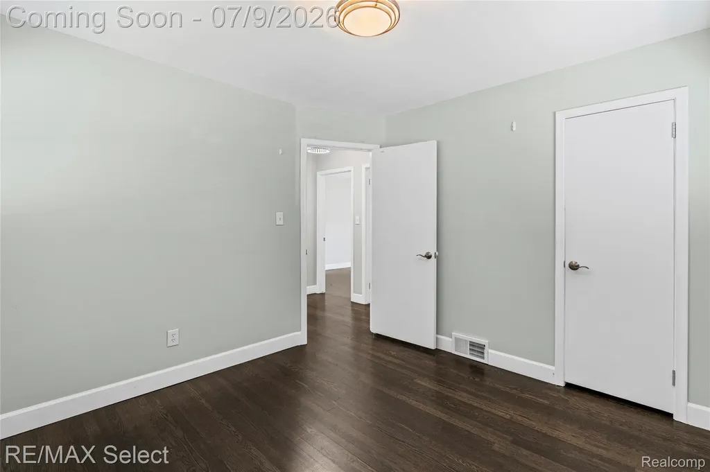 609 N Connecticut Avenue Royal Oak City MI 48067