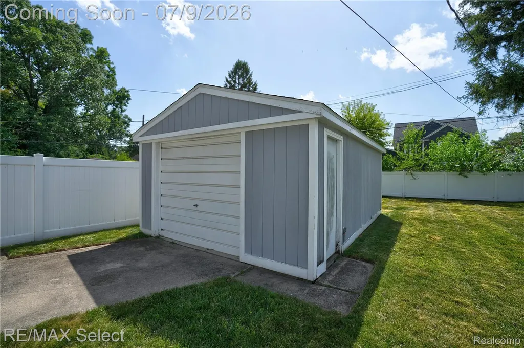 609 N Connecticut Avenue Royal Oak City MI 48067