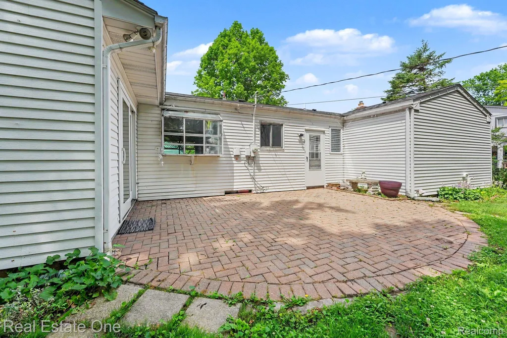 2711 Red Arrow Drive Commerce Charter Township MI 48382