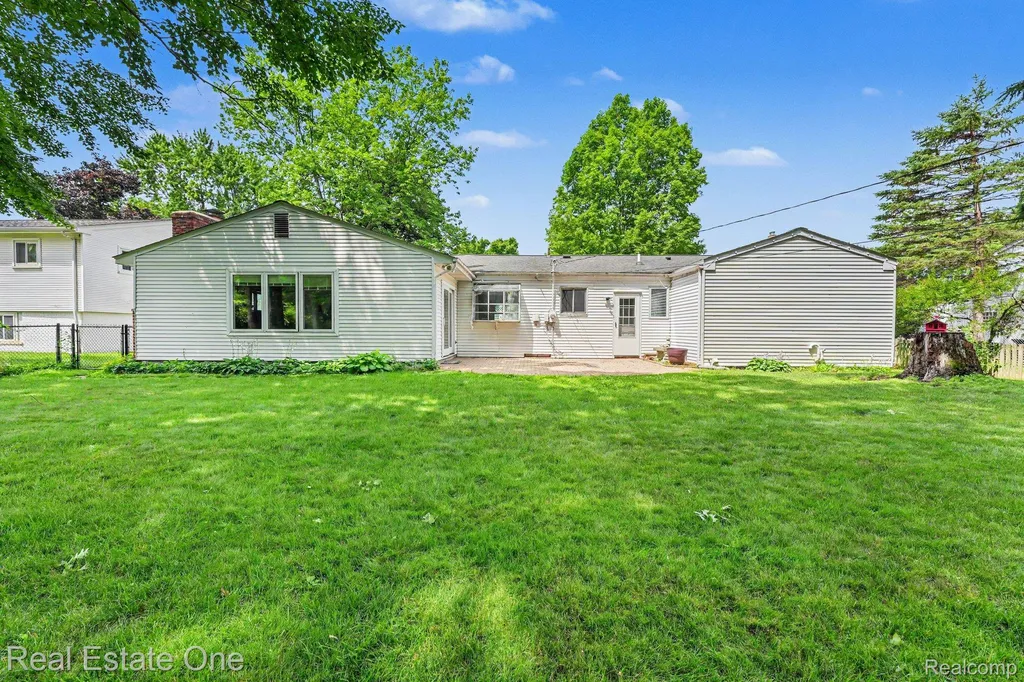 2711 Red Arrow Drive Commerce Charter Township MI 48382