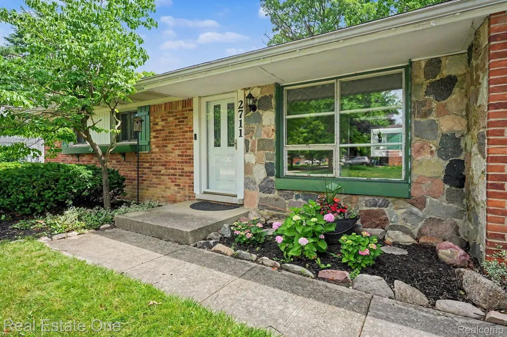 2711 Red Arrow Drive Commerce Charter Township MI 48382