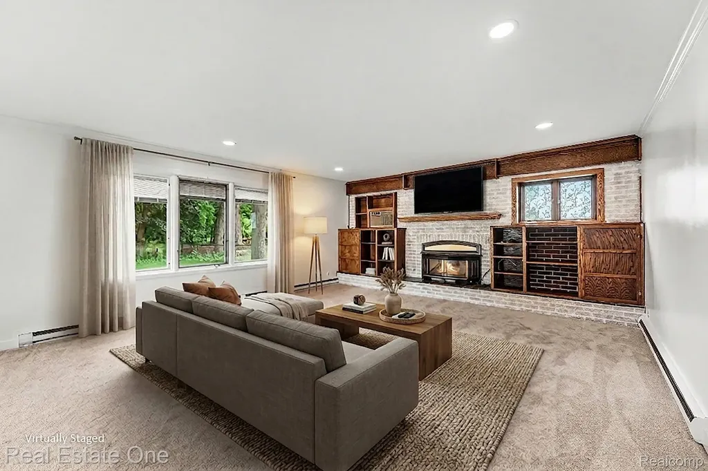2711 Red Arrow Drive Commerce Charter Township MI 48382