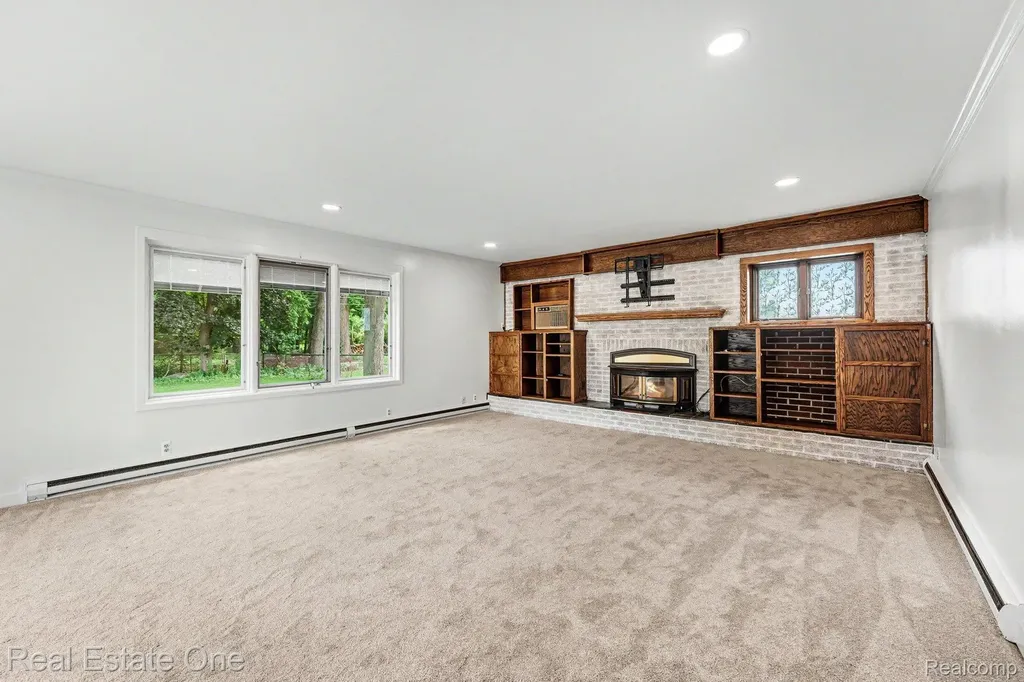 2711 Red Arrow Drive Commerce Charter Township MI 48382