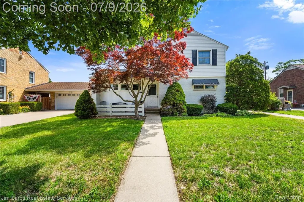 1010 Nottingham Road Grosse Pointe Park City MI 48230