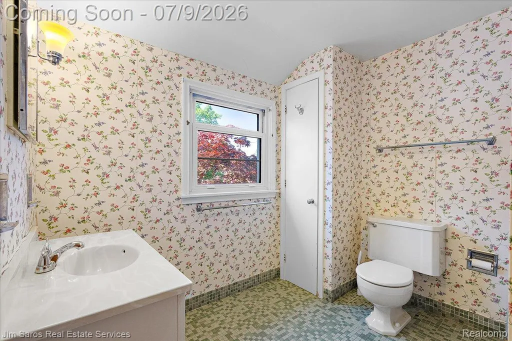 1010 Nottingham Road Grosse Pointe Park City MI 48230