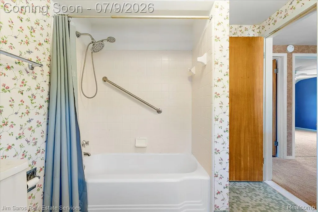 1010 Nottingham Road Grosse Pointe Park City MI 48230