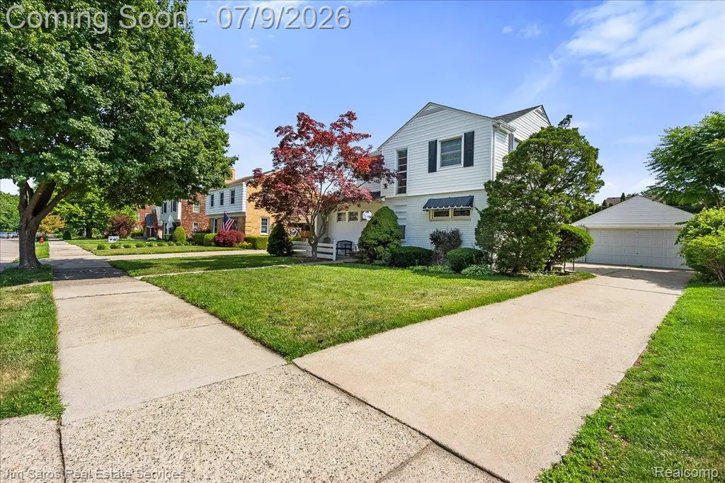 1010 Nottingham Road Grosse Pointe Park City MI 48230