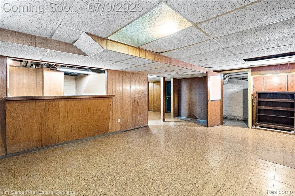 1010 Nottingham Road Grosse Pointe Park City MI 48230