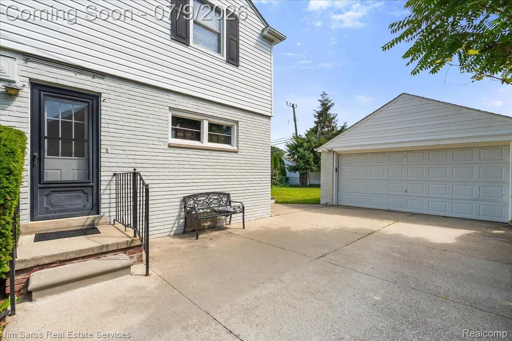 1010 Nottingham Road Grosse Pointe Park City MI 48230