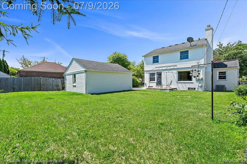 1010 Nottingham Road Grosse Pointe Park City MI 48230