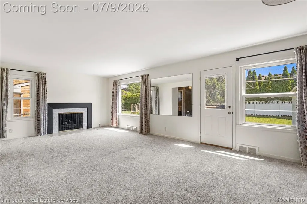 1010 Nottingham Road Grosse Pointe Park City MI 48230