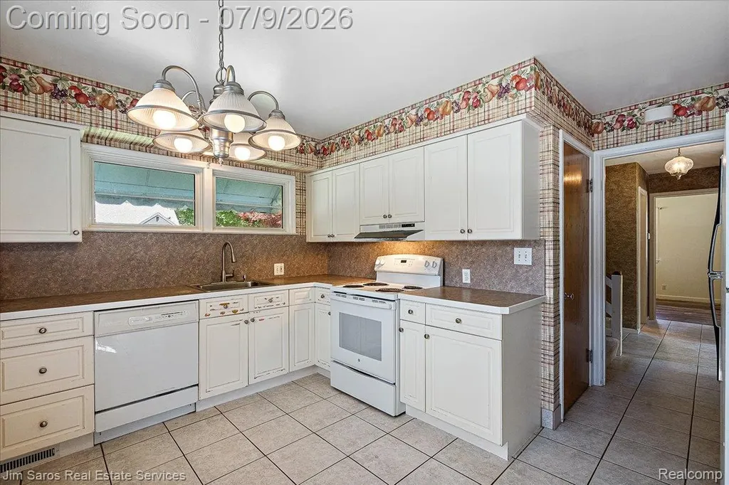 1010 Nottingham Road Grosse Pointe Park City MI 48230