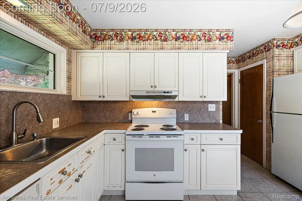 1010 Nottingham Road Grosse Pointe Park City MI 48230