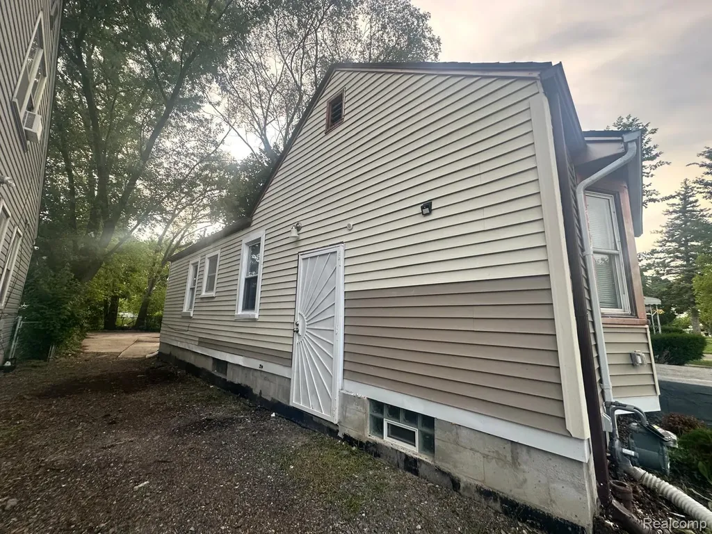 8311 Westwood Street Detroit City MI 48228