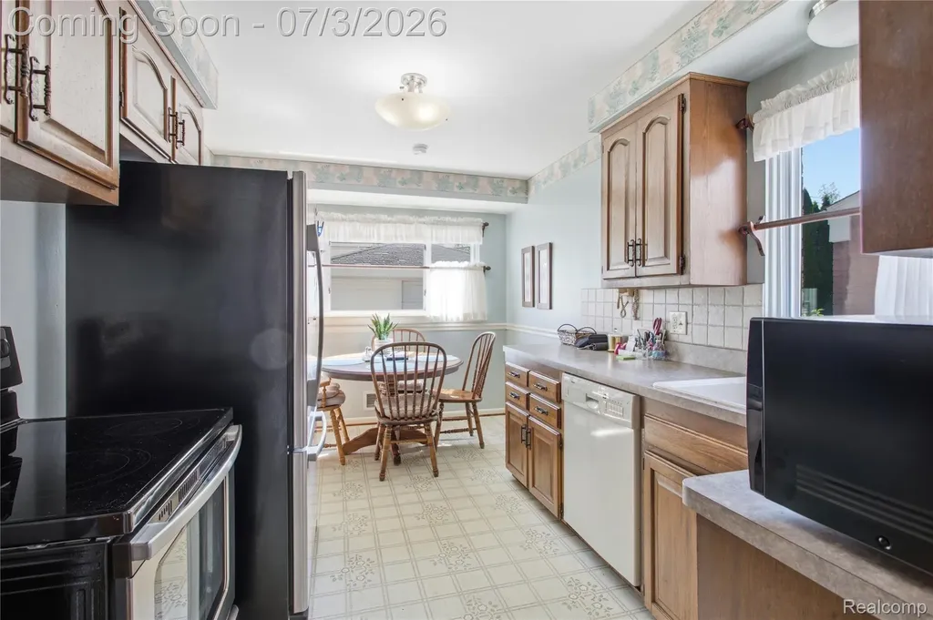 8516 Perrin Avenue Westland City MI 48185