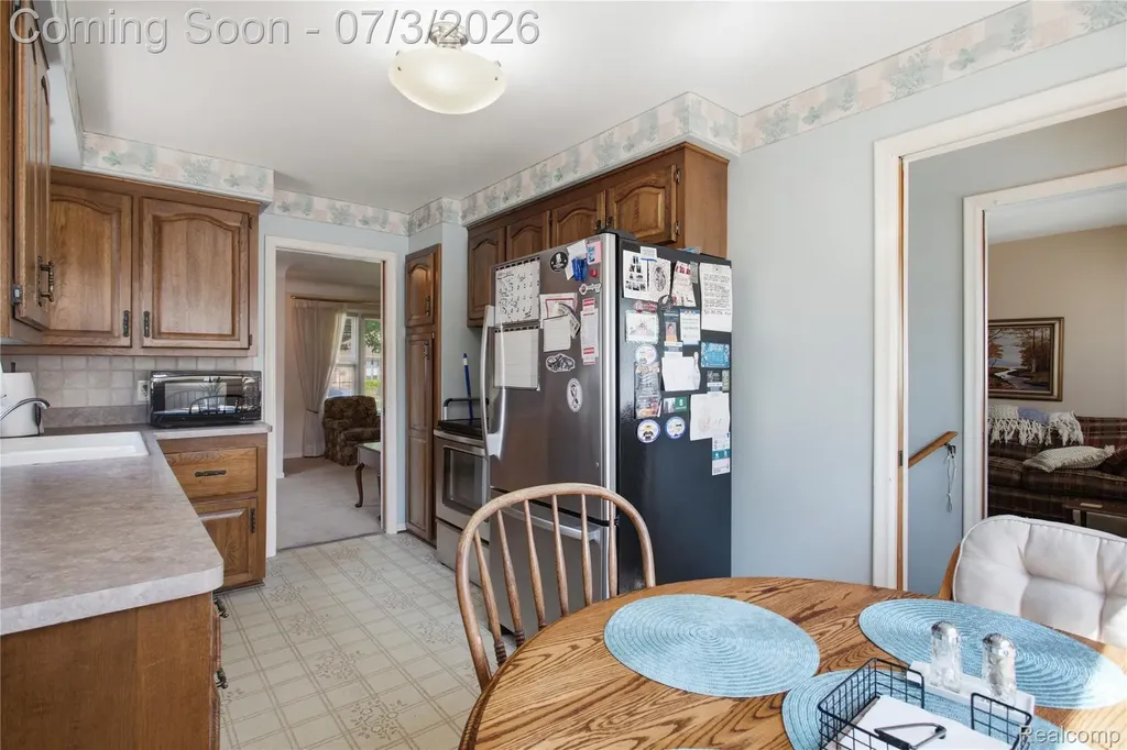 8516 Perrin Avenue Westland City MI 48185