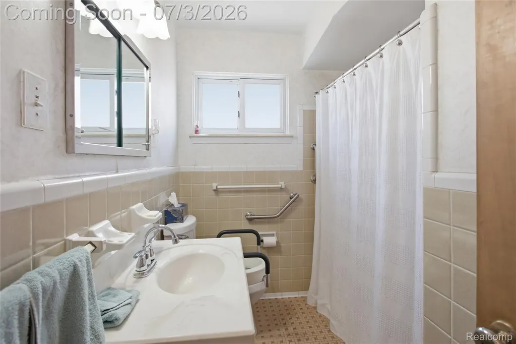 8516 Perrin Avenue Westland City MI 48185