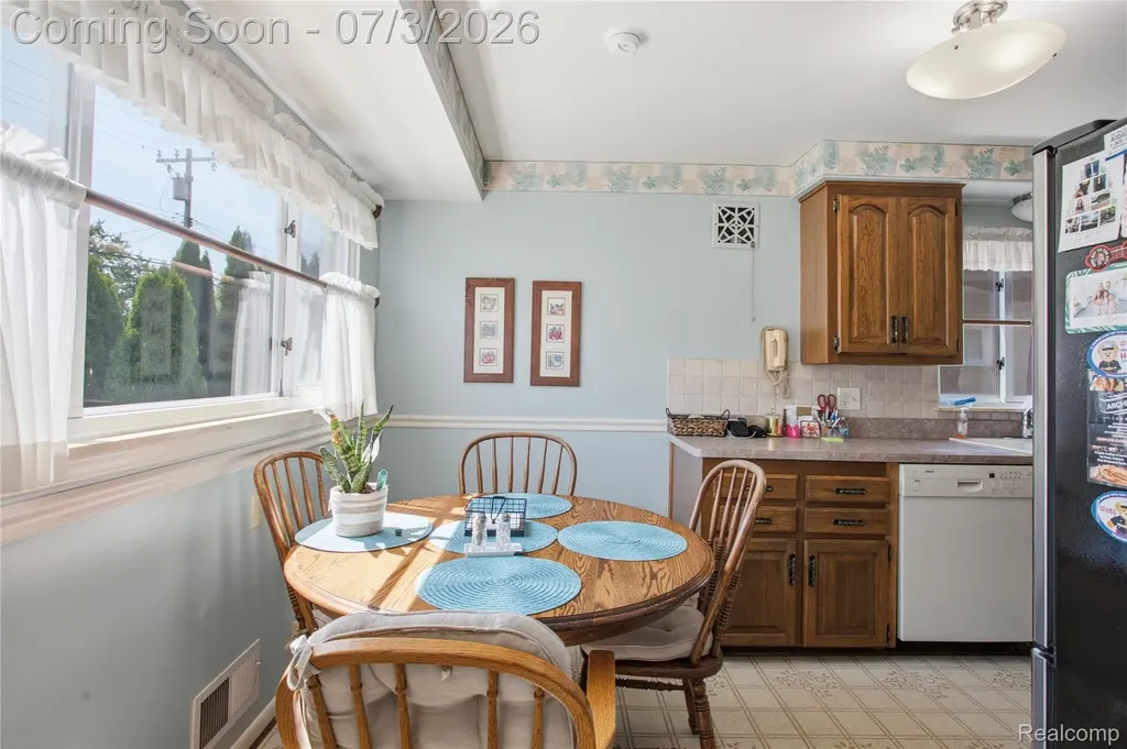 8516 Perrin Avenue Westland City MI 48185