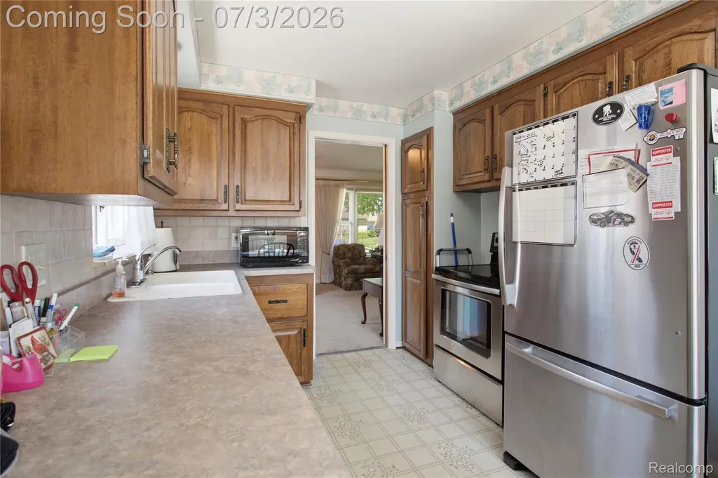 8516 Perrin Avenue Westland City MI 48185