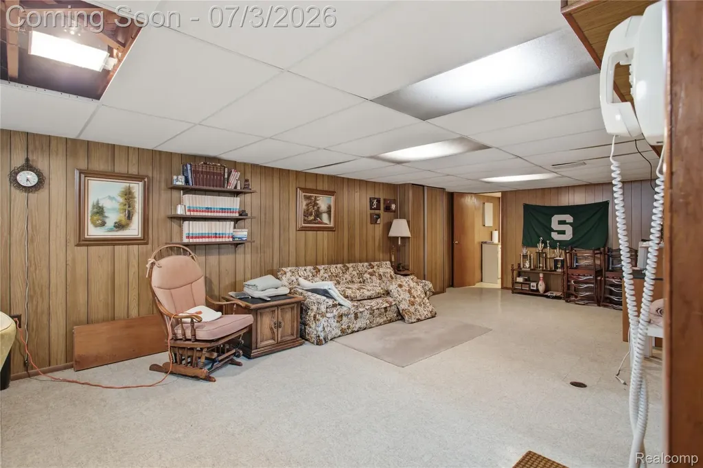 8516 Perrin Avenue Westland City MI 48185