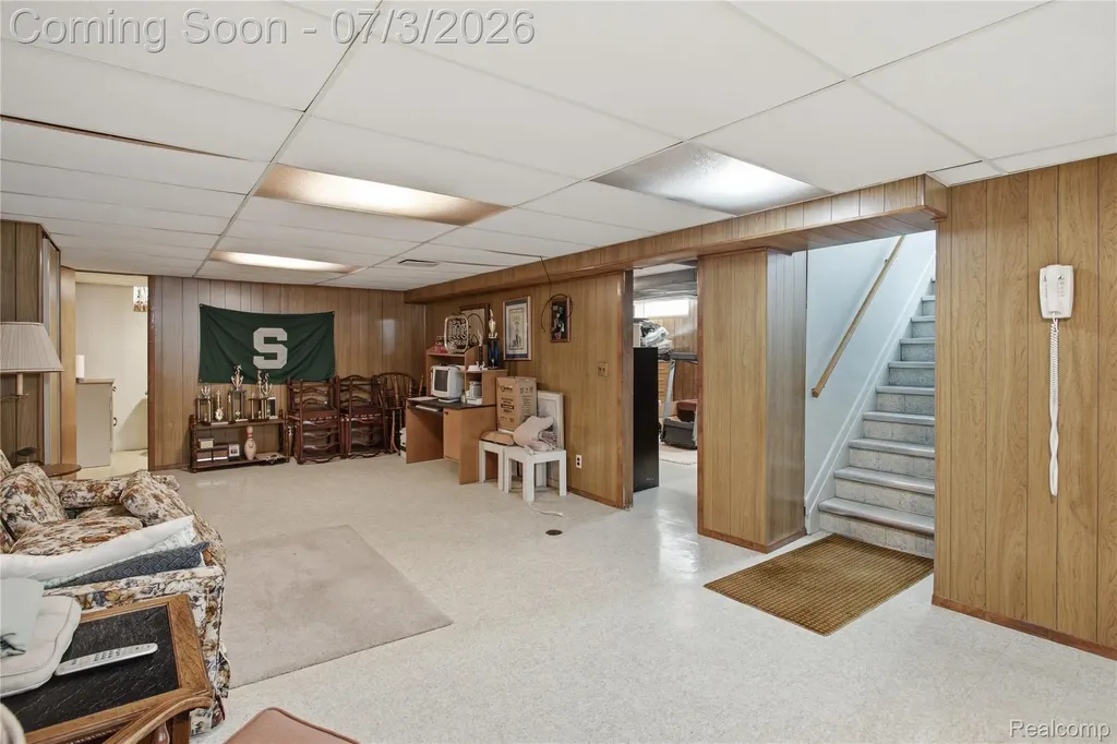 8516 Perrin Avenue Westland City MI 48185