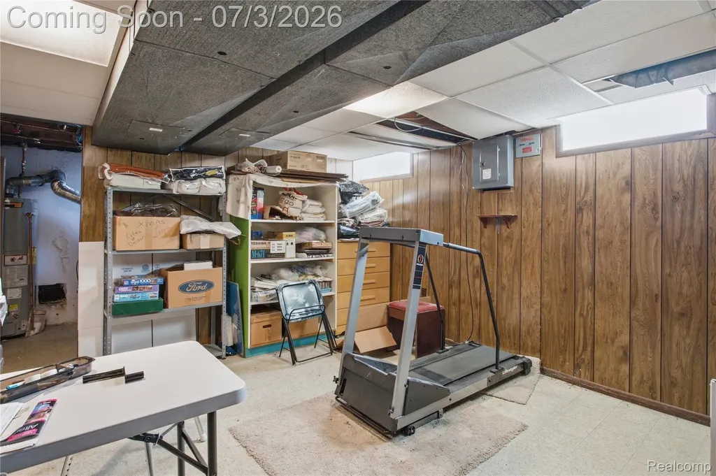 8516 Perrin Avenue Westland City MI 48185